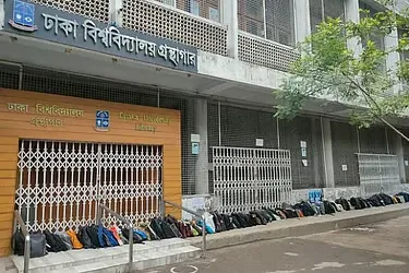 বিসিএসের গোলকধাঁধায় বন্দী উচ্চশিক্ষা: মেধাবীদের ক্যারিয়ার–ভাবনায় সংকটের ছায়া
